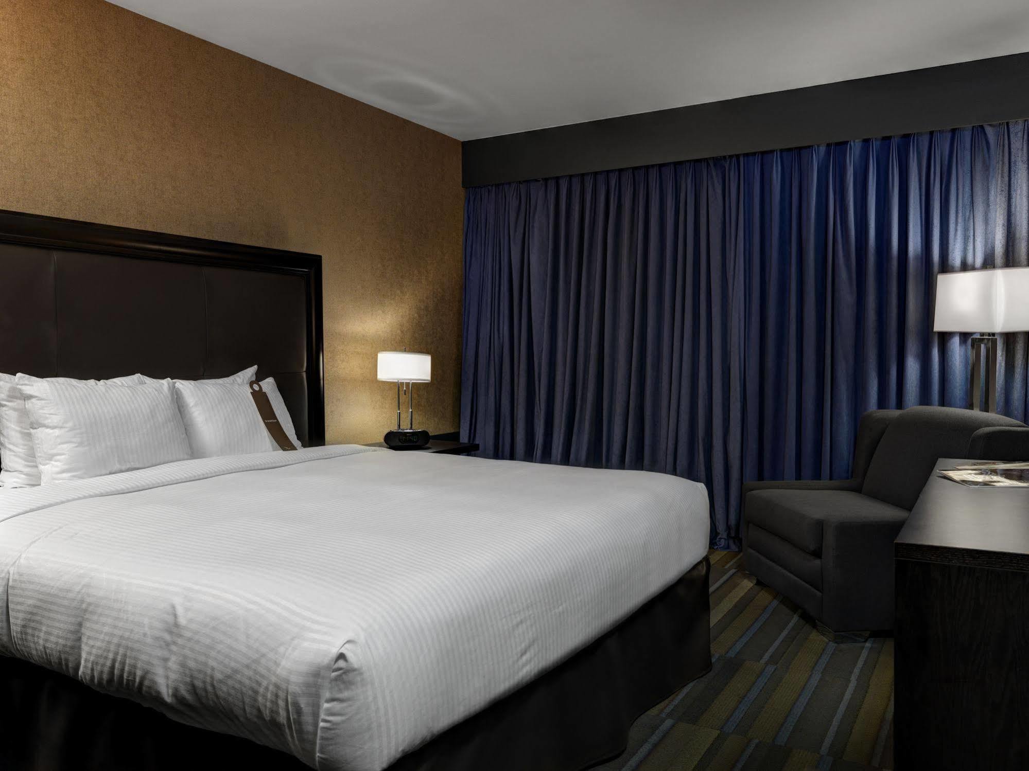 Hotel Arts YYC Esterno foto
